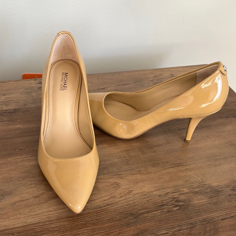 Michael Kors nude pumps